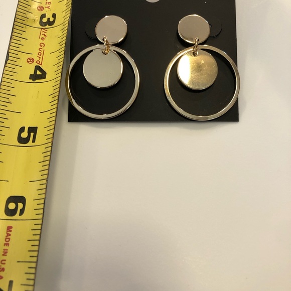 Tahari Fashion Earrings - Picture 3 of 3